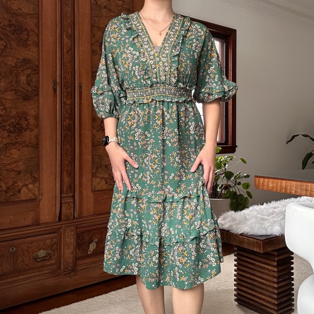 Max Studio Green Midi Dress with V-Neck Ruffled Bishop Sleeves